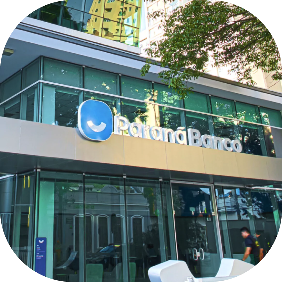 Fachada do Paraná Banco